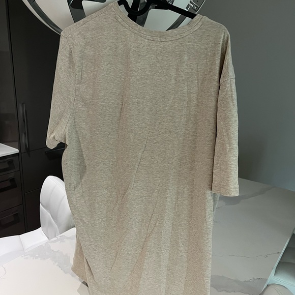 👕 Classic V-Neck T-Shirt - A Wardrobe Essential! 👕 - Picture 2 of 3